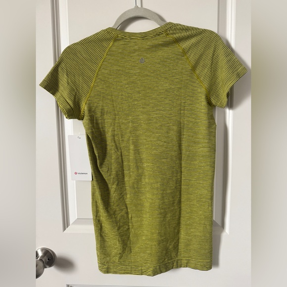 NWT lululemon Swiftly Tech Short Sleeve 2.0 Striped Green Size 8 - Picture 5 of 6
